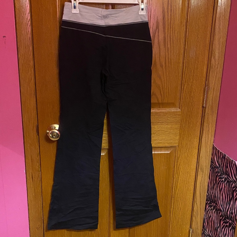 ALO Yoga Black and Gray Flare Pants - Picture 4 of 4